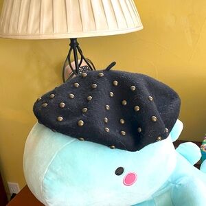 Black beret with brass studs one size from the90’s urban outfitters